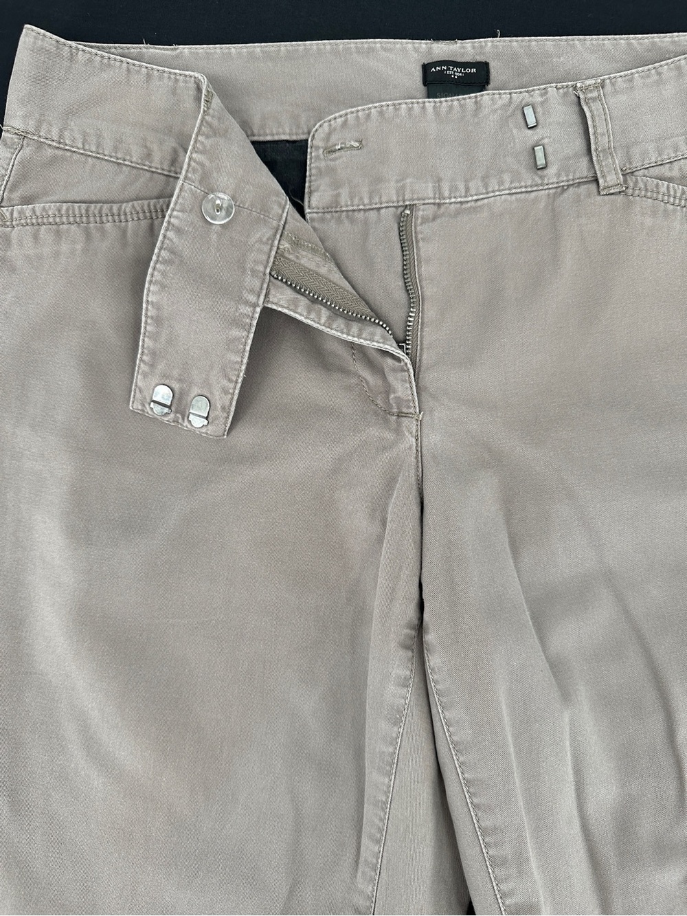 Ann Taylor Signature Bermuda Shorts Washed Taupe Women’s Size 10